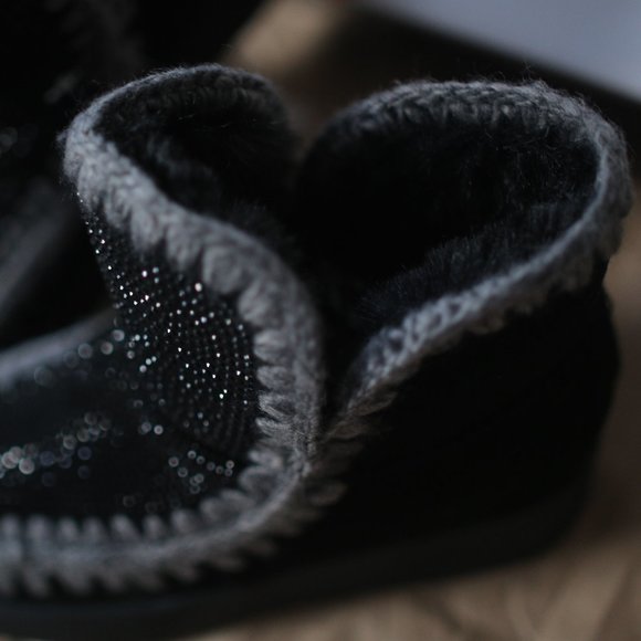 NWT Anabel Black Embellished Waterproof Faux-Fur & Suede Mocassin Booties. - Picture 9 of 9